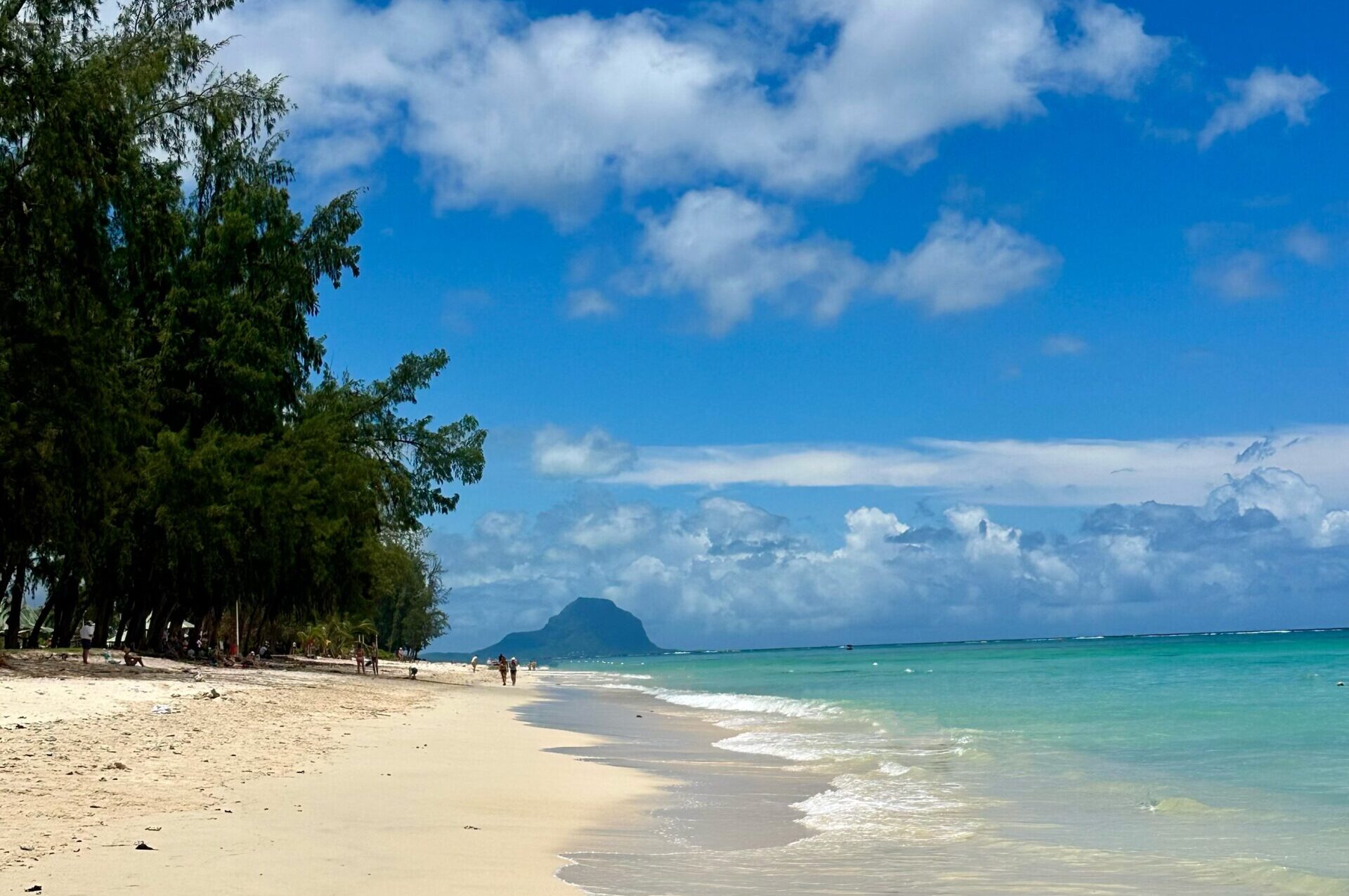 Bounty beach Flic en Flac Mauritius by Emmely